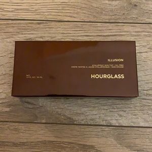 Hourglass skin tint in Nude